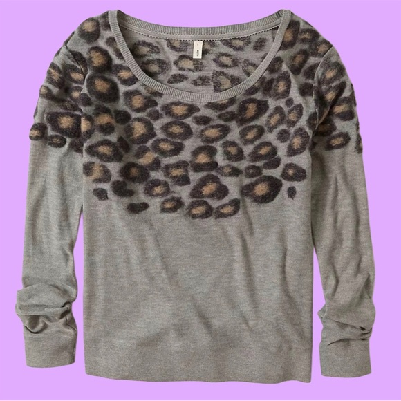 🦋 Moth Gray Leopard Print Sweater - Picture 3 of 11